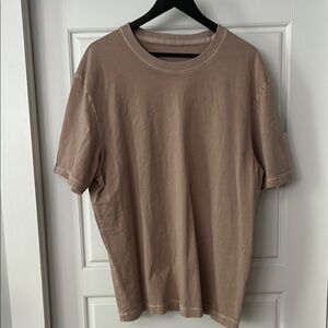 Men's Lululemon Heavywt Cotton Jersey T. Size L. Color dilute wash soft sand